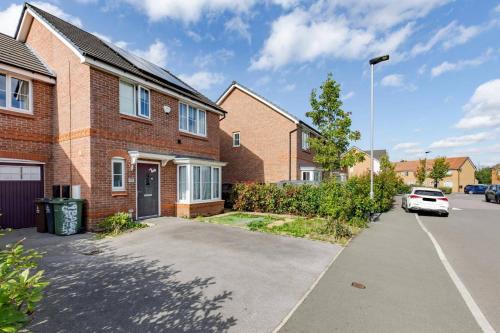 Wednesbury House | Sunset View-Luxury 2-Bed House Near Birmingham