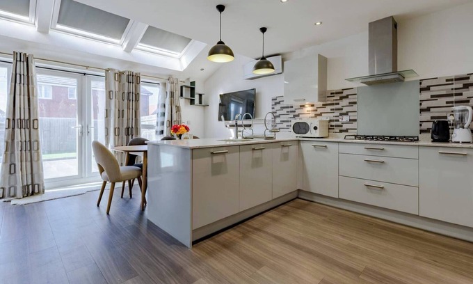 Wednesbury House | Sunset View-luxury 2-bed House Near Birmingham