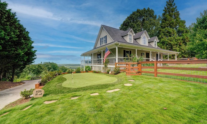 East Ellijay House | Sunset View – Scenic 3 BDR w/Game Room, Close to Downtown & Pet-Friendly!