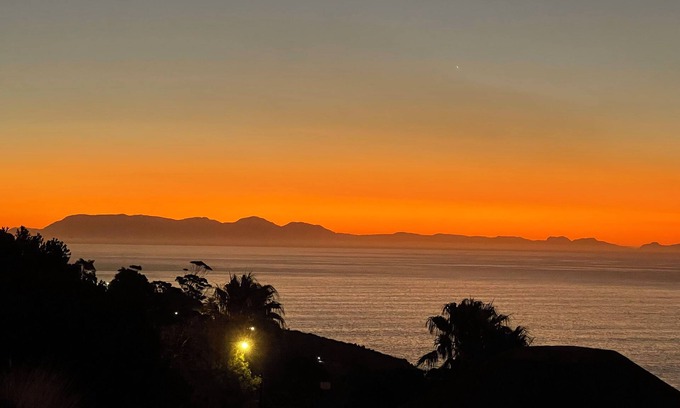 Gordon's Bay Villa | Sunset Villa with fantastic view and heated pool