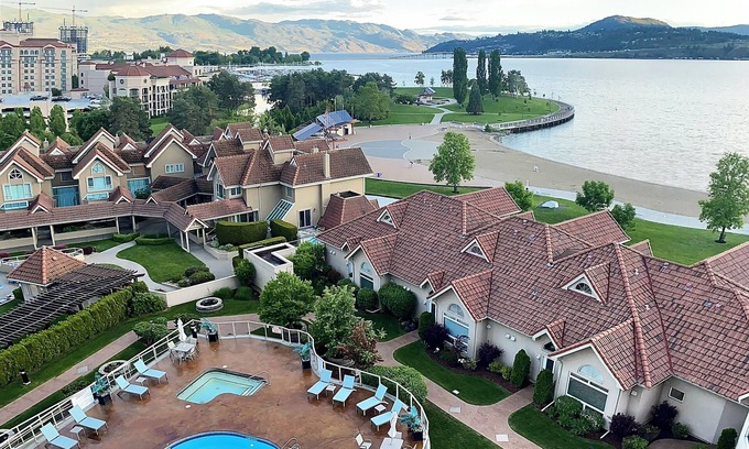 Kelowna Central Business District Condo | Sunset Waterfont Resort 12. Luxury Lakeside, stunning 3 bed/2bath Kelowna Condo.