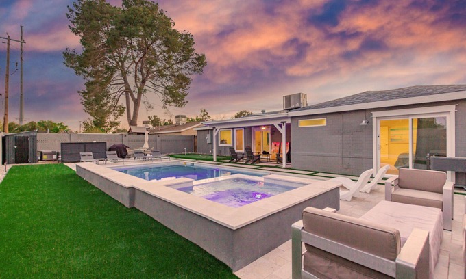 Camelback East House | Sunsets on 11th by AvantStay | Resort-Style Pool + Hot Tub | Game Room