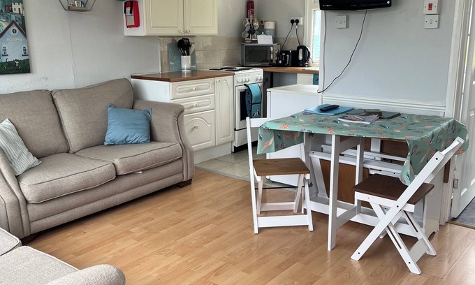 Bucks Cross Ski Chalet | Sunshine chalet pet friendly sleeps 4