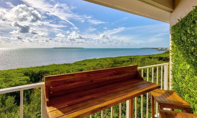 Tavernier Condo | Sunshine Paradise Key Largo Ocean Pointe 4402