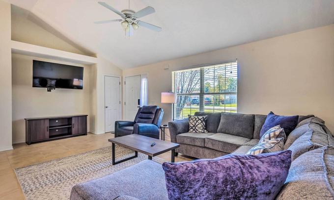 Navarre House | Sunshine State Escape: 3 Mi to Navarre Beach!