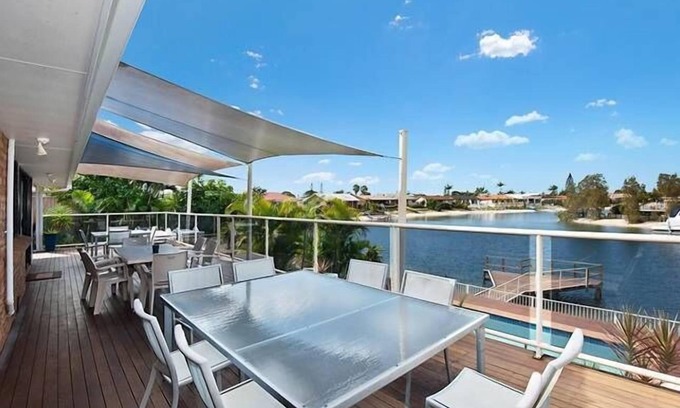 Mermaid Waters House | SUNSHINE WATERS - Large Waterfront