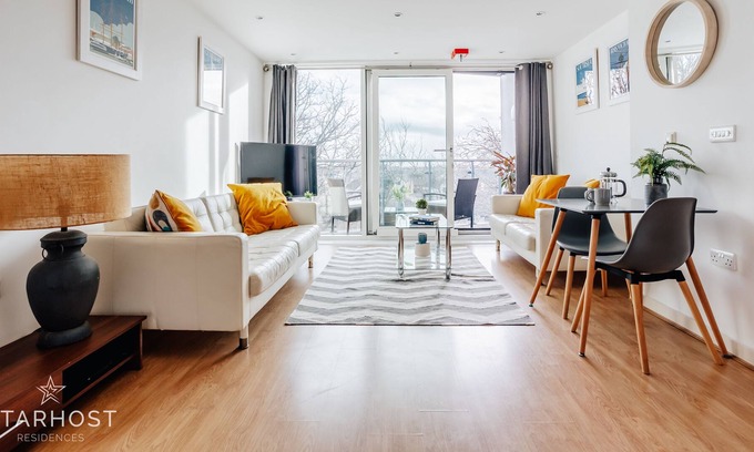 Portsmouth Apartment | Super 1 Bedroom Apartment with balcony in Gunwharf Quays