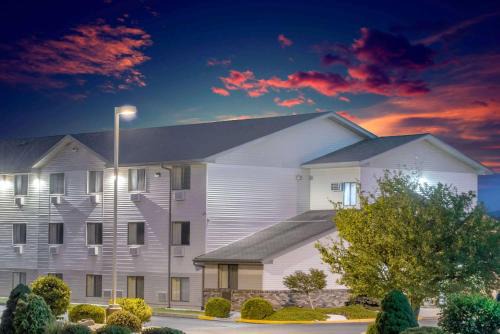 Altoona Hotel | Super 8 by Wyndham Altoona