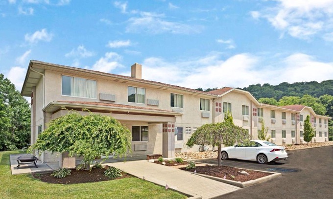 Canonsburg Hotel | Super 8 by Wyndham Canonsburg/Pittsburgh Area