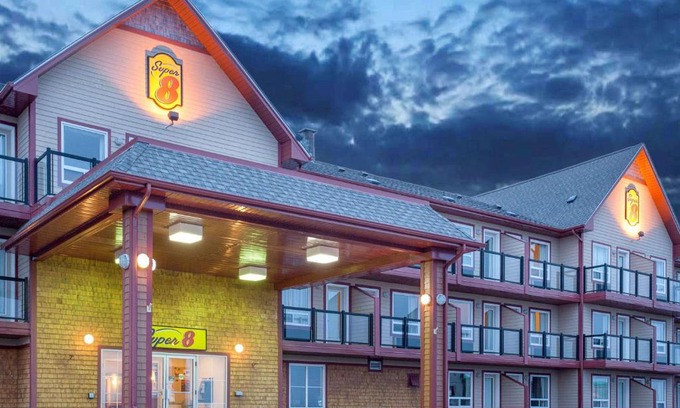 Caraquet Hotel | Super 8 by Wyndham Caraquet