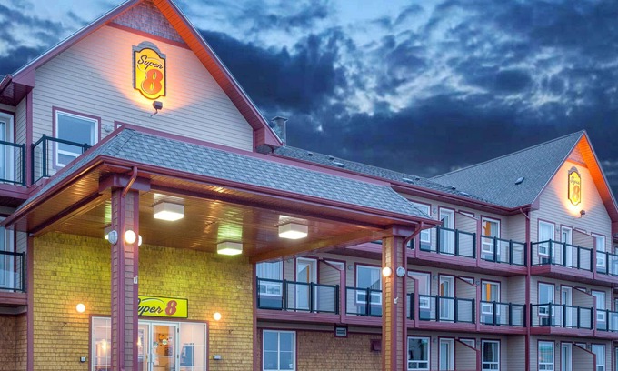 Caraquet Hotel | Super 8 by Wyndham Caraquet