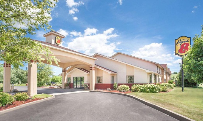 Cobleskill Hotel | Super 8 by Wyndham Cobleskill NY