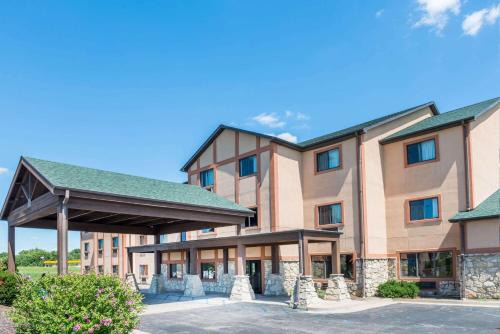 Columbia Hotel | Super 8 by Wyndham Columbia East