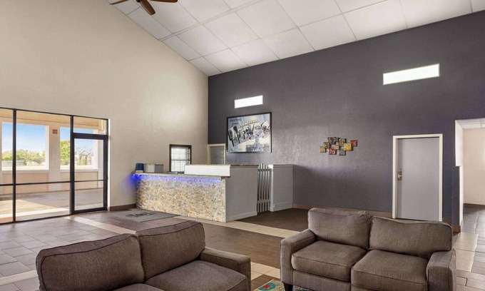 Gainesville Hotel | Super 8 by Wyndham Gainesville TX
