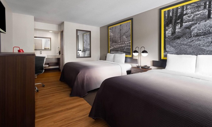 Helen Hotel | Super 8 by Wyndham Helen