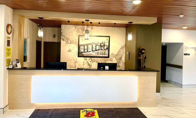 Hinton Hotel | Super 8 by Wyndham Hinton