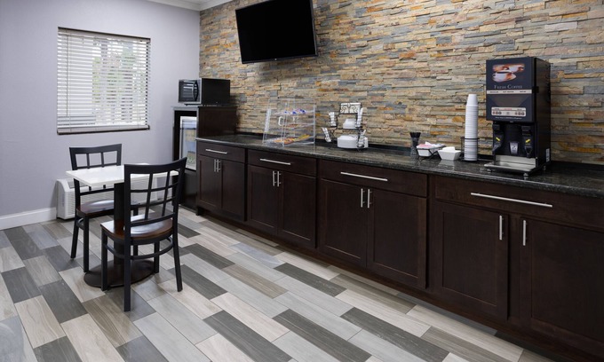 Perry Hotel | Super 8 by Wyndham Perry National Fairground Area I-75