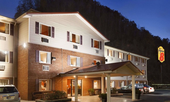 Prestonsburg Hotel | Super 8 by Wyndham Prestonsburg