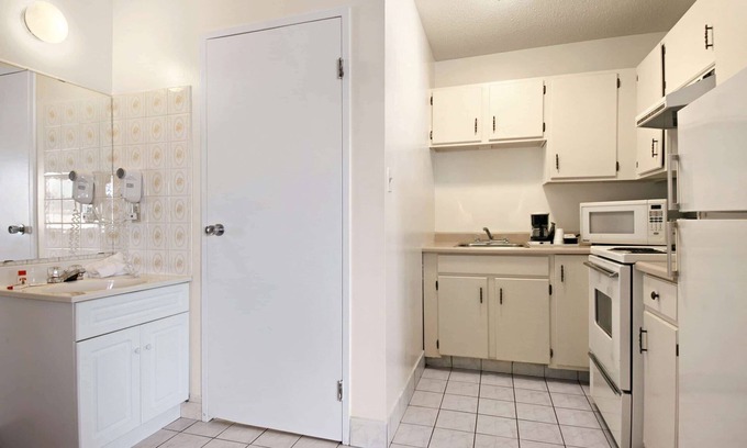 Red Deer Hotel | Super 8 by Wyndham Red Deer