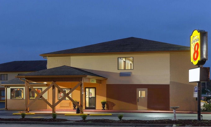 Richmond Hotel | Super 8 by Wyndham Richmond