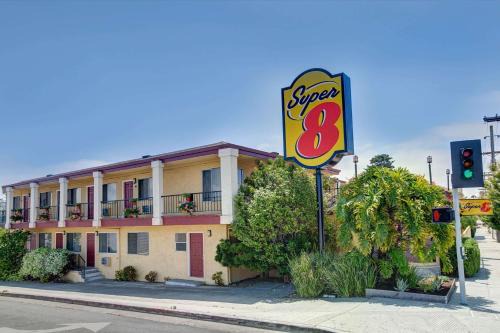 Beach Hill - Beach Flats Hotel | Super 8 by Wyndham Santa Cruz Beach