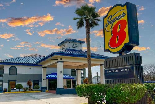 Sealy Hotel | Super 8 by Wyndham Sealy