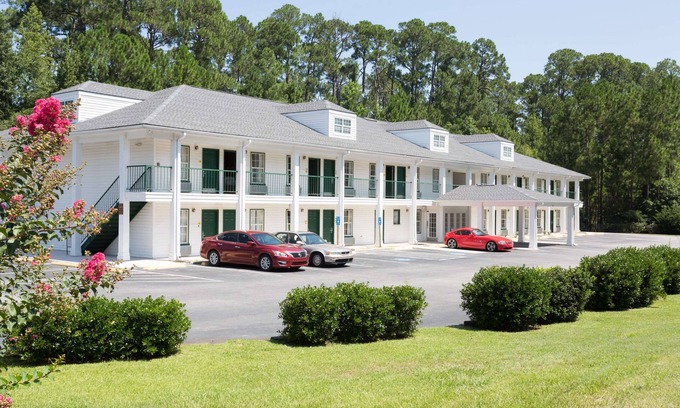 Statesboro Hotel | Super 8 by Wyndham Statesboro