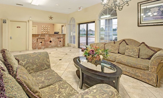 Dallas Hotel | Super 8 Dallas-Mesquite