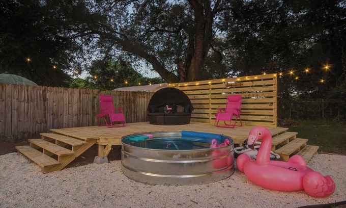 Bellview House | Super Fun Family Bungalow - Hot Tub - Yard Games - Seasonal Cowboy pool