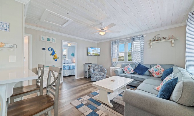 Gulf Shores Cottage | Super Nice Quiet Beach Cottage, Pvt Parking, WiFi, Cozy, Spotless, Comfortable.