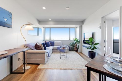Takapuna Apartment | Super Plush Takapuna 1BR Apt Free CarPark