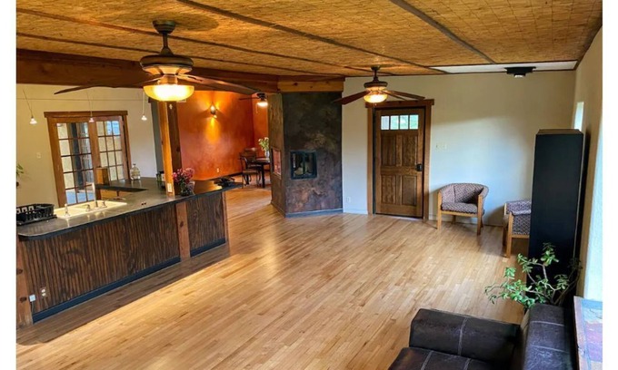 San Lorenzo House | Super Swank Family Gathering 5 Bedroom Big Kitchen