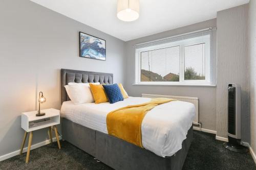 Handsworth House | Superb 3 bed house, homely comforts close to supermarkets, with private parking on gated premise