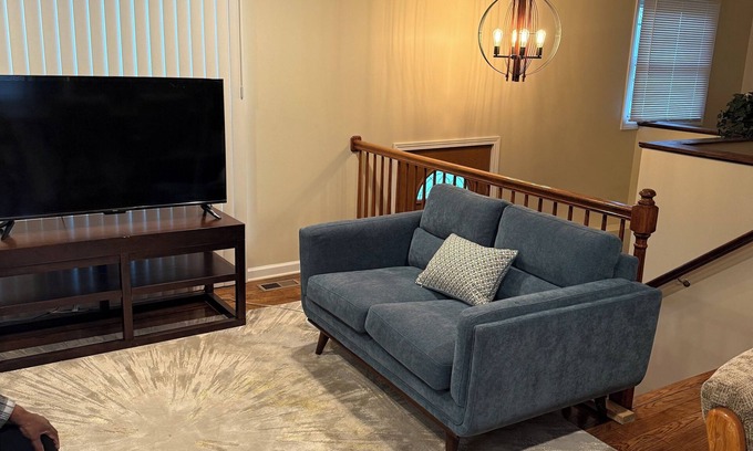 Chicago Heights House | Superb 3-bedroom house with fitness room in Chicago Heights