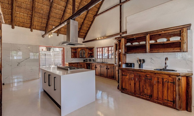 Greater Johannesburg Metropolitan Area Villa | Superb 7-bedroom villa in Sandton