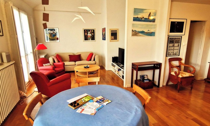 Est Apartment | Superb, bright, walk-through apartment 10m from town centre-Free parking-4