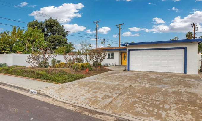 Sherwood Forest and Thistle Development House | Superb Disneyland Oasis: Outstanding Beauty