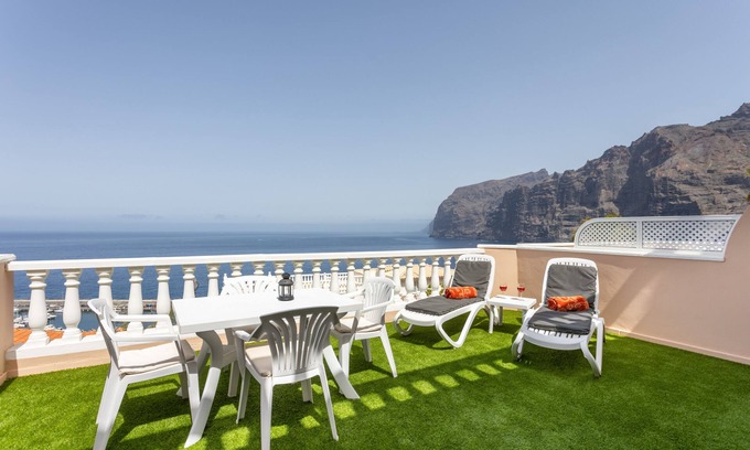 Los Gigantes Apartment | SUPERB LOCATION - PANORAMIC SEA & CLIFF VIEWS - WIFI - SATELLITE TV- SKY TV