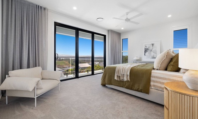 Banora Point House | SUPERB LUXURY HOME - CONVENIENT LOCATION