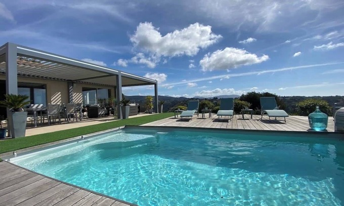 Saint-Roman House | Superb modern villa - sea view pool