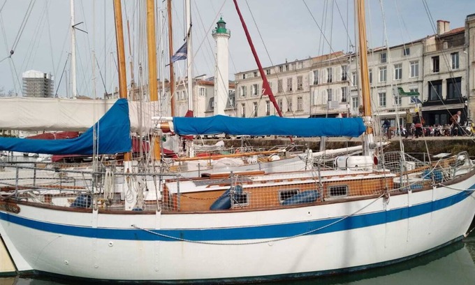 La Rochelle City Centre Boat Rental | Superb old rigging in La Rochellen