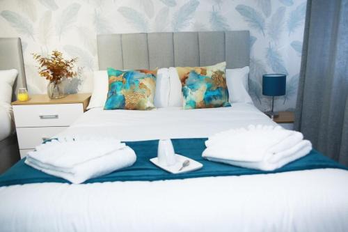 Charlton House | Superb Stonewall Terrace