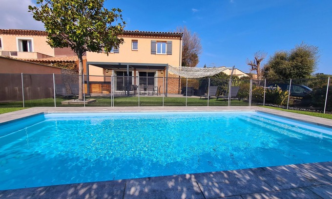 Plage de la Garonnette Villa | Superb villa near beach clim private pool
