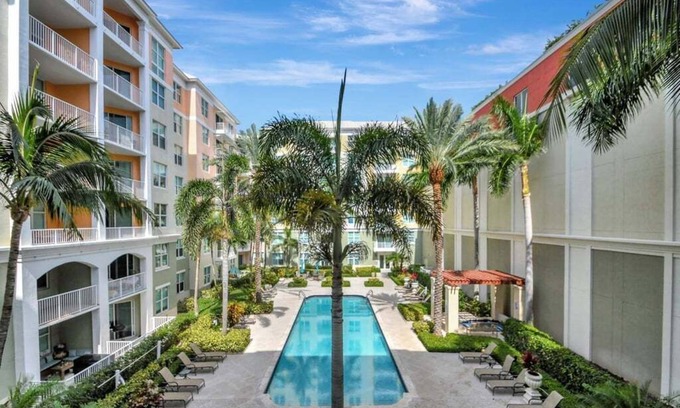 Lantana Condo | Superbe Condo