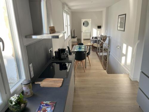 Le Plateau House | Superbe Maison Loft 80 m2 au calme avec jardin et parking privés proche Paris Disney la vallée village