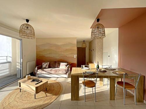 Berck-sur-Mer Apartment | Superbe T3 moderne à Berck-Plage avec balcon et garage - FR-1-646-83