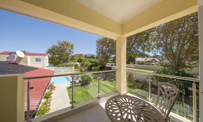 Constantia Apartment | Superior 4-STAR Apartment with 2 bedrooms, 2 Bathrooms, Loggia and swimming pool