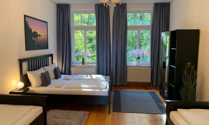 Gehlsdorf Apartment | Superior Apartment - Deutsche Villa 1.og .mit Gem.sauna und Garten - 130qm Superior Apartment -