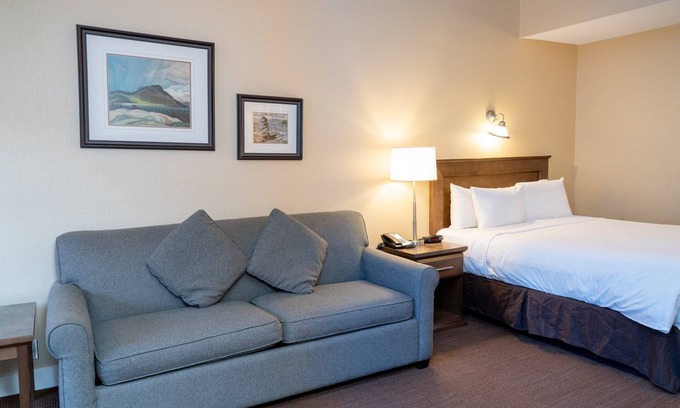 Banff Apartment | Superior Bedroom Suite in Banff! Free Parking