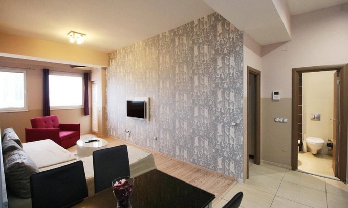 Centar Apartment | Superior One-Bedroom Apartment with Balcony - 5 Adults / 2